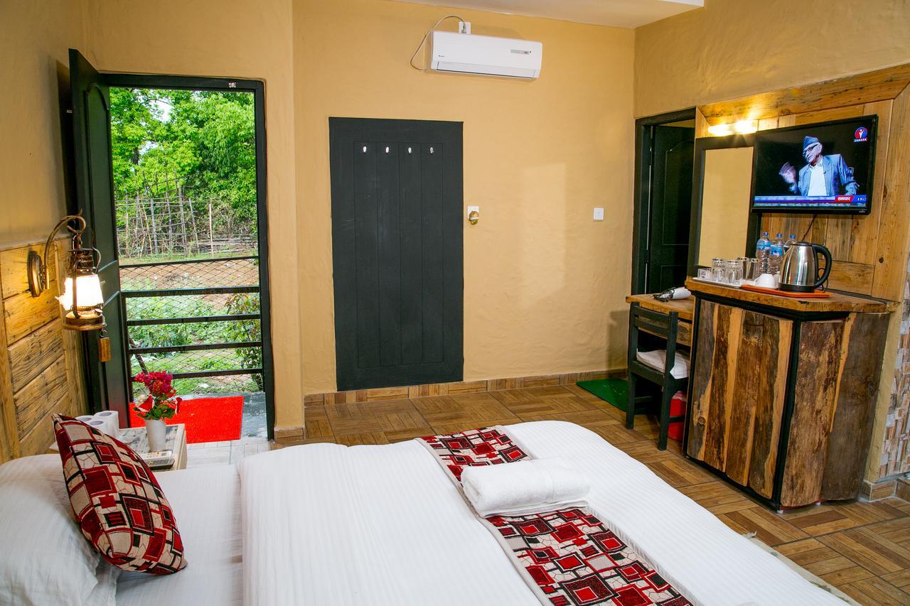 Hotel Tourist Residency Pokhara Esterno foto