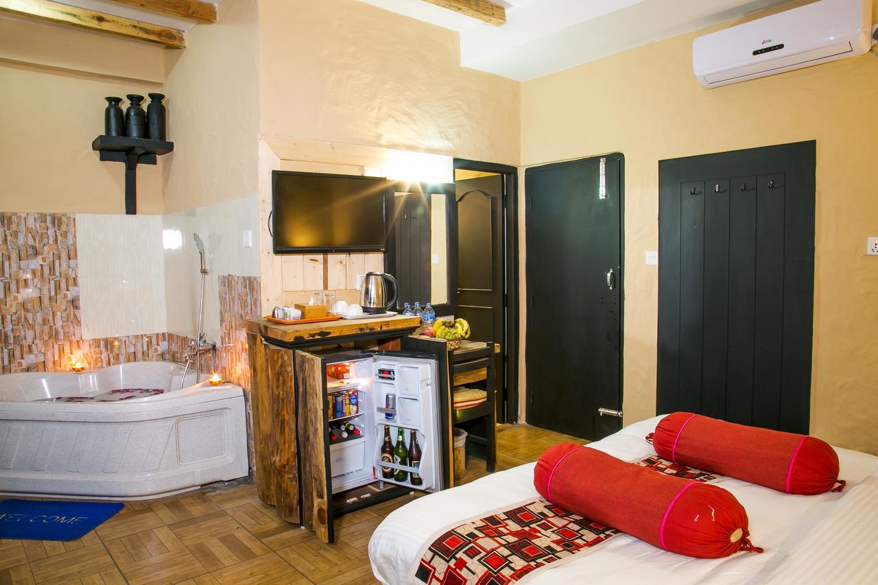 Hotel Tourist Residency Pokhara Esterno foto