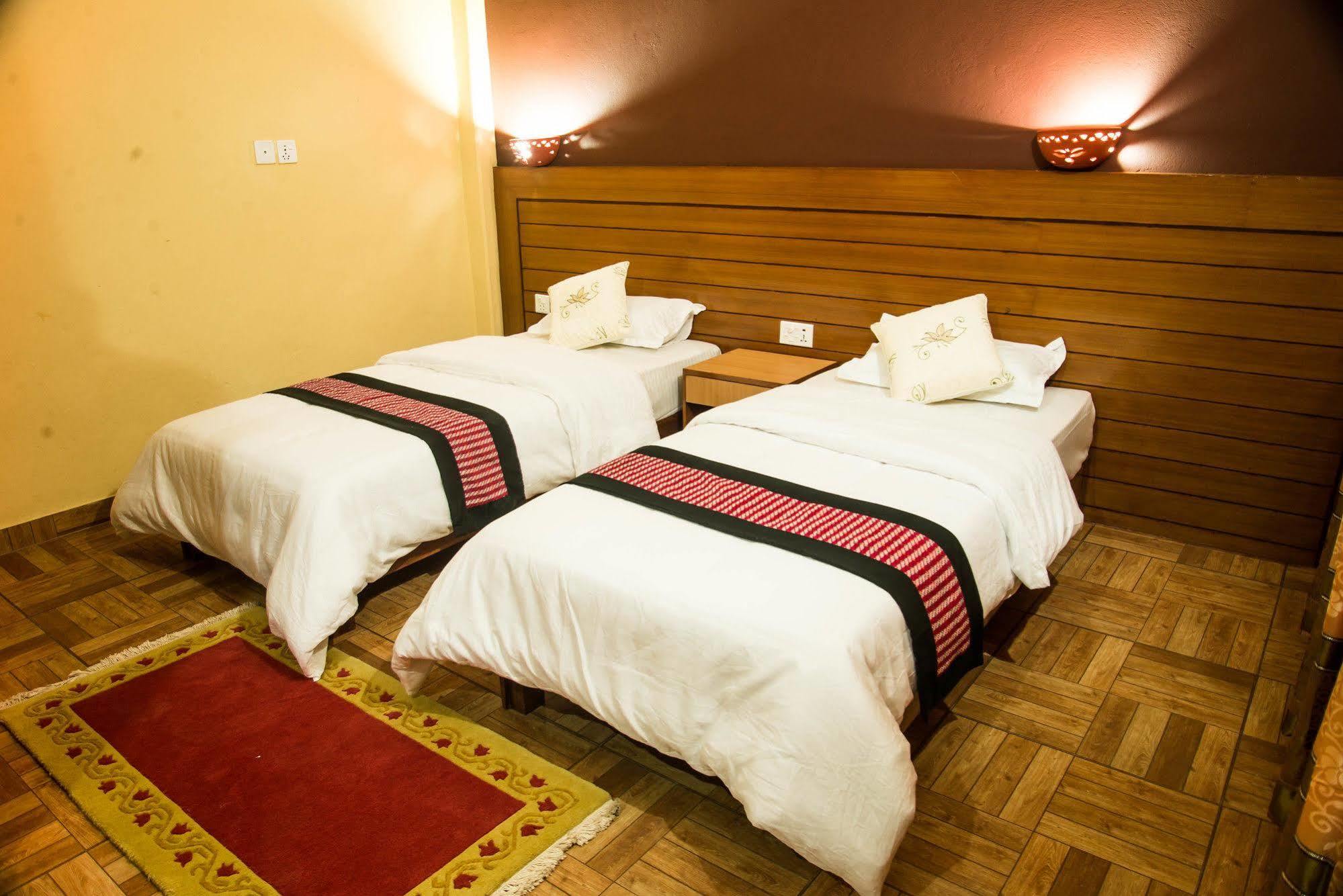 Hotel Tourist Residency Pokhara Esterno foto