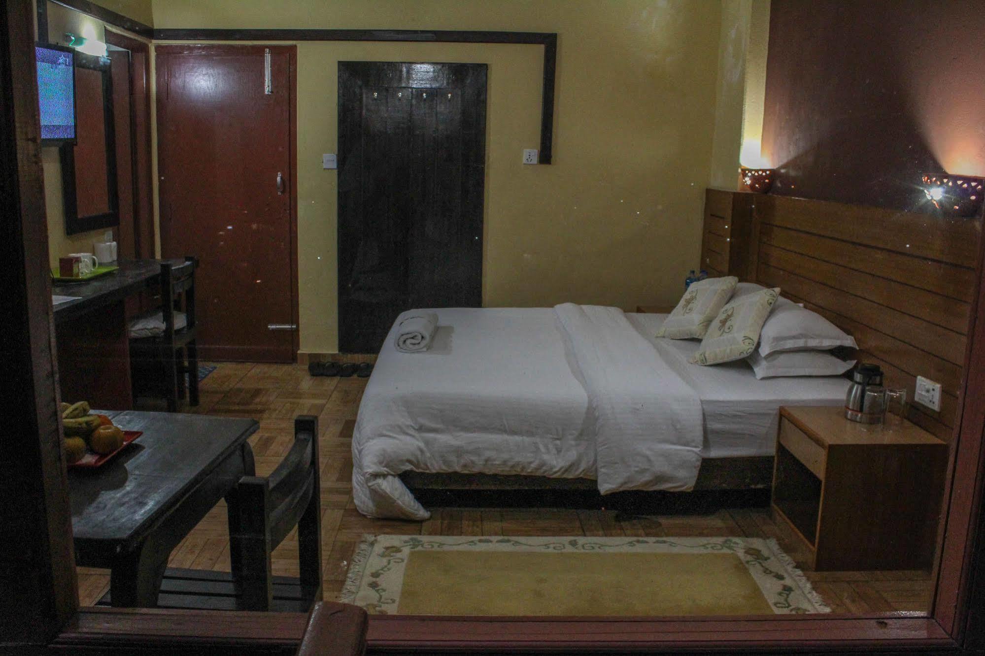 Hotel Tourist Residency Pokhara Esterno foto