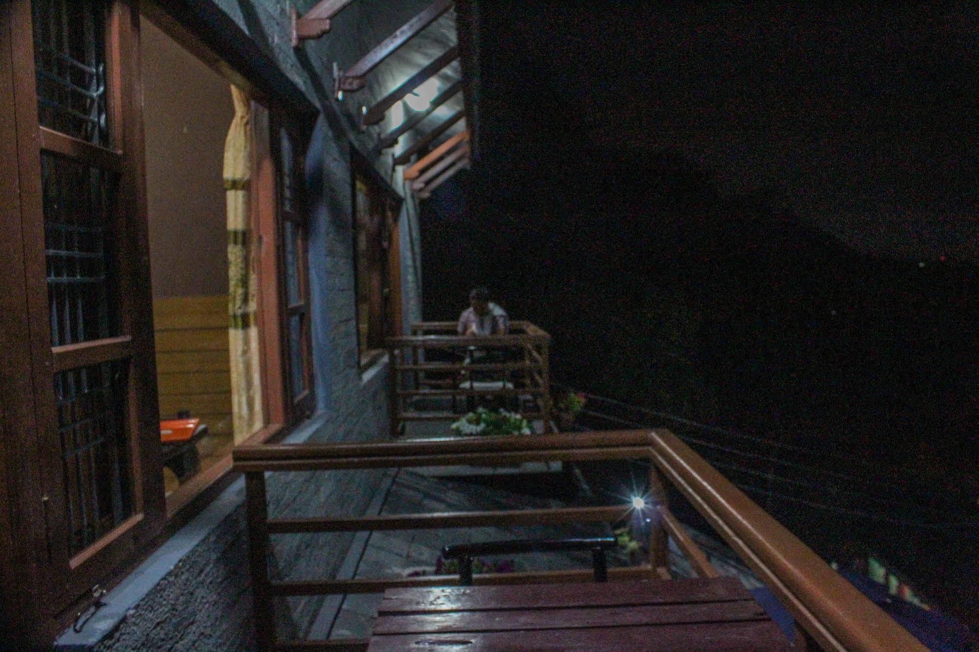 Hotel Tourist Residency Pokhara Esterno foto