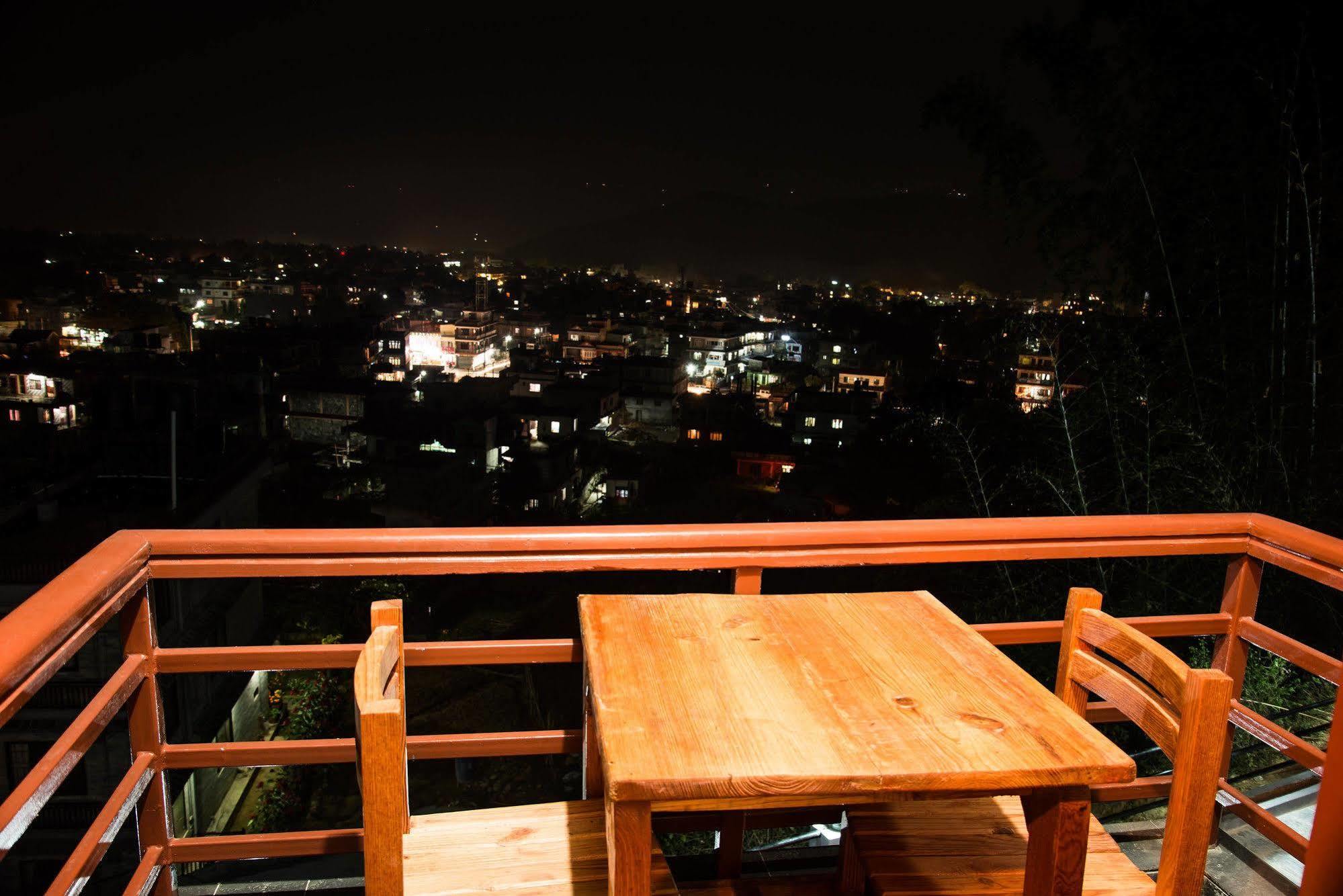 Hotel Tourist Residency Pokhara Esterno foto